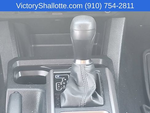 Used 2022 Toyota Tacoma SR5 AWD/4WD image 5