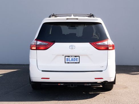 Used 2020 Toyota Sienna LE image 24