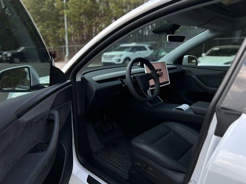 Used 2026 Tesla Model Y 2WD image 9