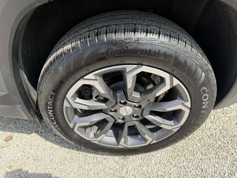 Used 2025 GMC Terrain Elevation w/ Elevation Premium Package AWD/4WD image 9