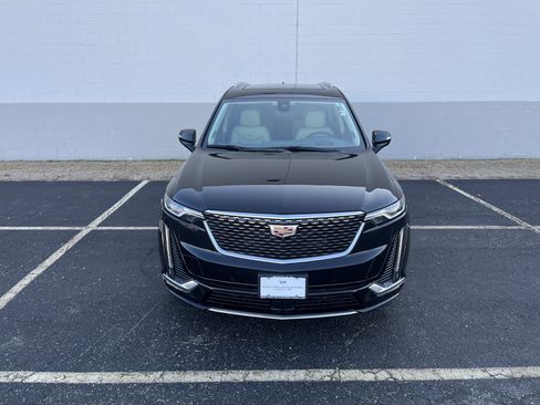 Used 2024 Cadillac XT6 Premium Luxury w/ Technology Package image 2