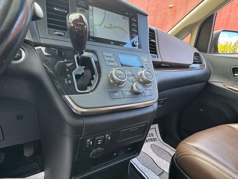 Used 2019 Toyota Sienna Limited Premium image 19