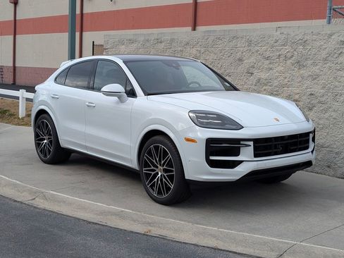 New 2026 Porsche Cayenne Coupe AWD/4WD image 9