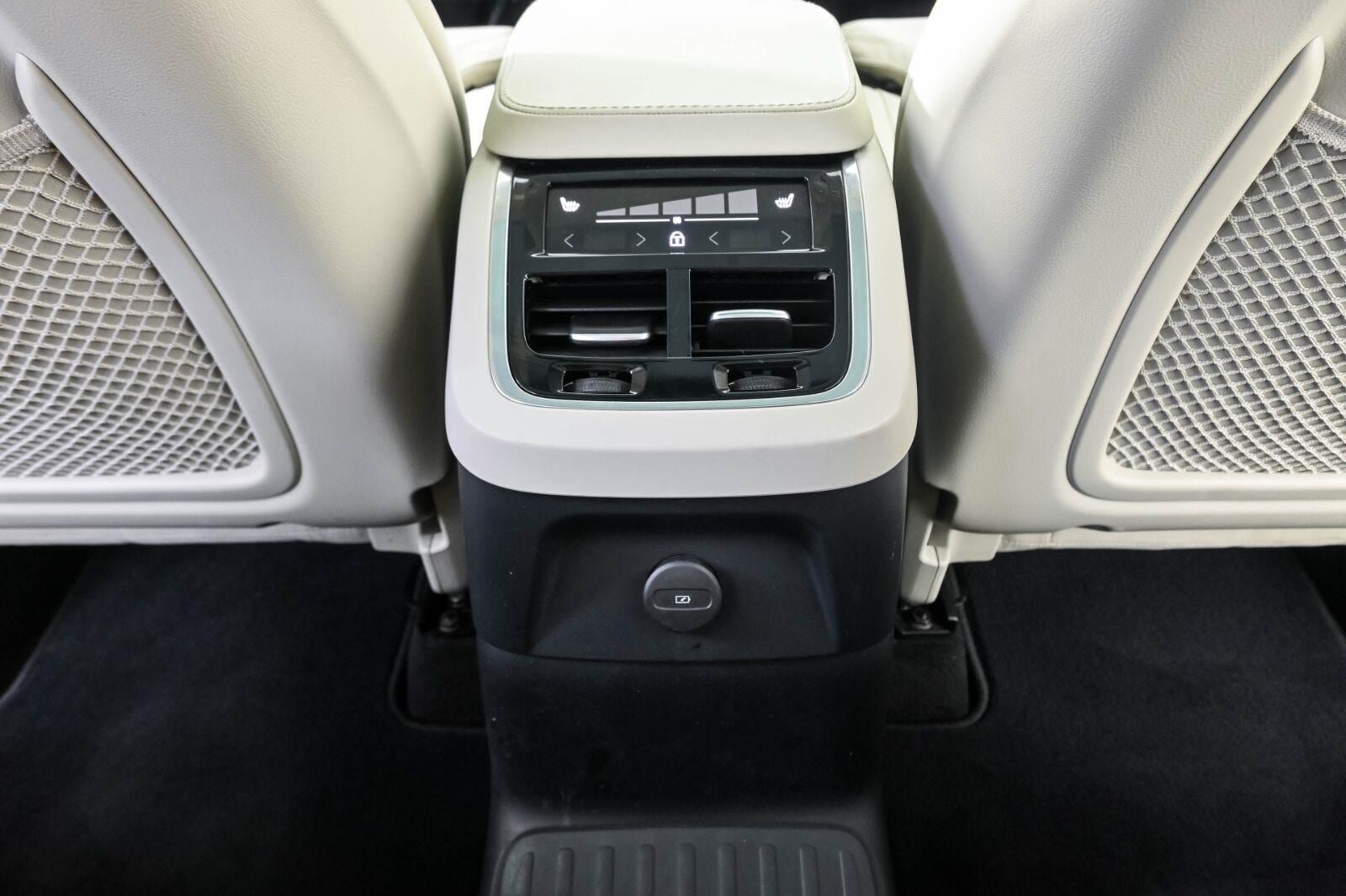 Certified 2024 Volvo XC90 T8 Ultimate w/ Lounge Package AWD/4WD image 19