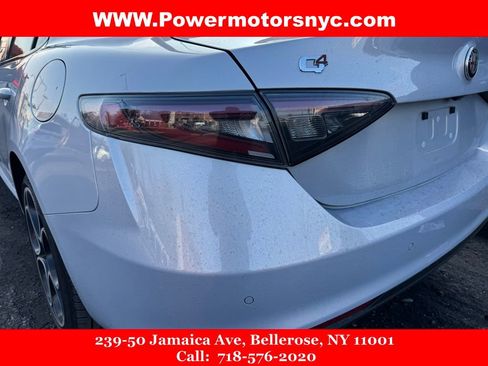 Used 2024 Alfa Romeo Giulia Ti AWD/4WD image 17
