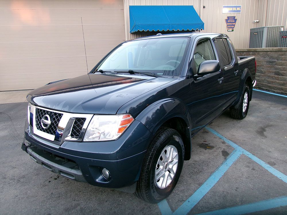 Used 2017 Nissan Frontier SV w/ SV Value Truck Package AWD/4WD image 3