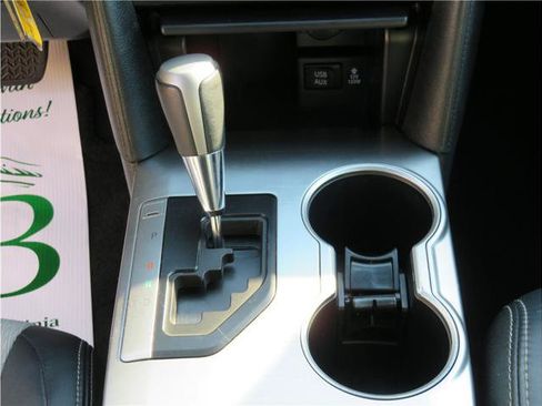 Used 2013 Toyota Camry SE FWD image 7