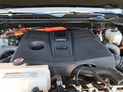 Used 2024 Toyota Tundra Limited AWD/4WD image 32