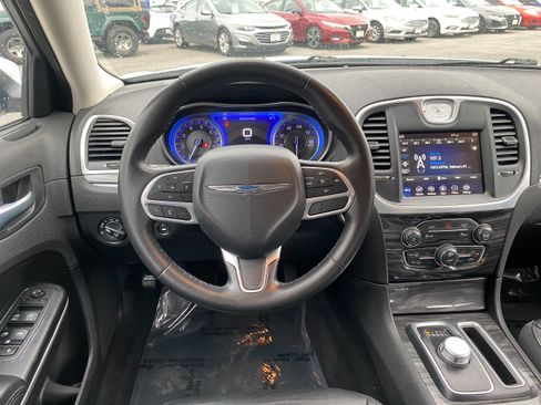 Used 2021 Chrysler 300 Touring L AWD/4WD image 14