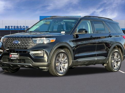 Used 2024 Ford Explorer XLT w/ Equipment Group 202A image 8