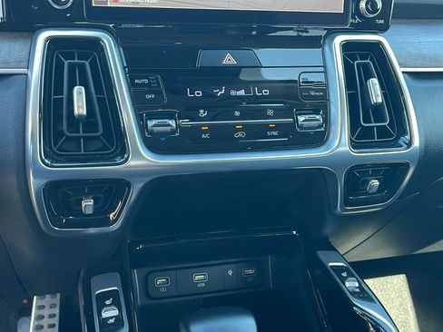 Used 2022 Kia Sorento SX Prestige image 21