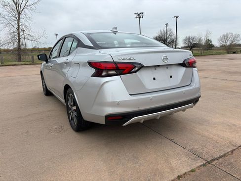 Used 2021 Nissan Versa SV image 6