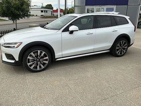 New 2026 Volvo V60 B5 Cross Country Ultra w/ Climate Package AWD/4WD image 11