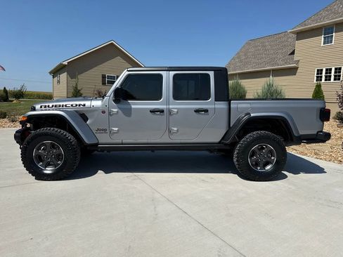 Used 2020 Jeep Gladiator Rubicon image 2