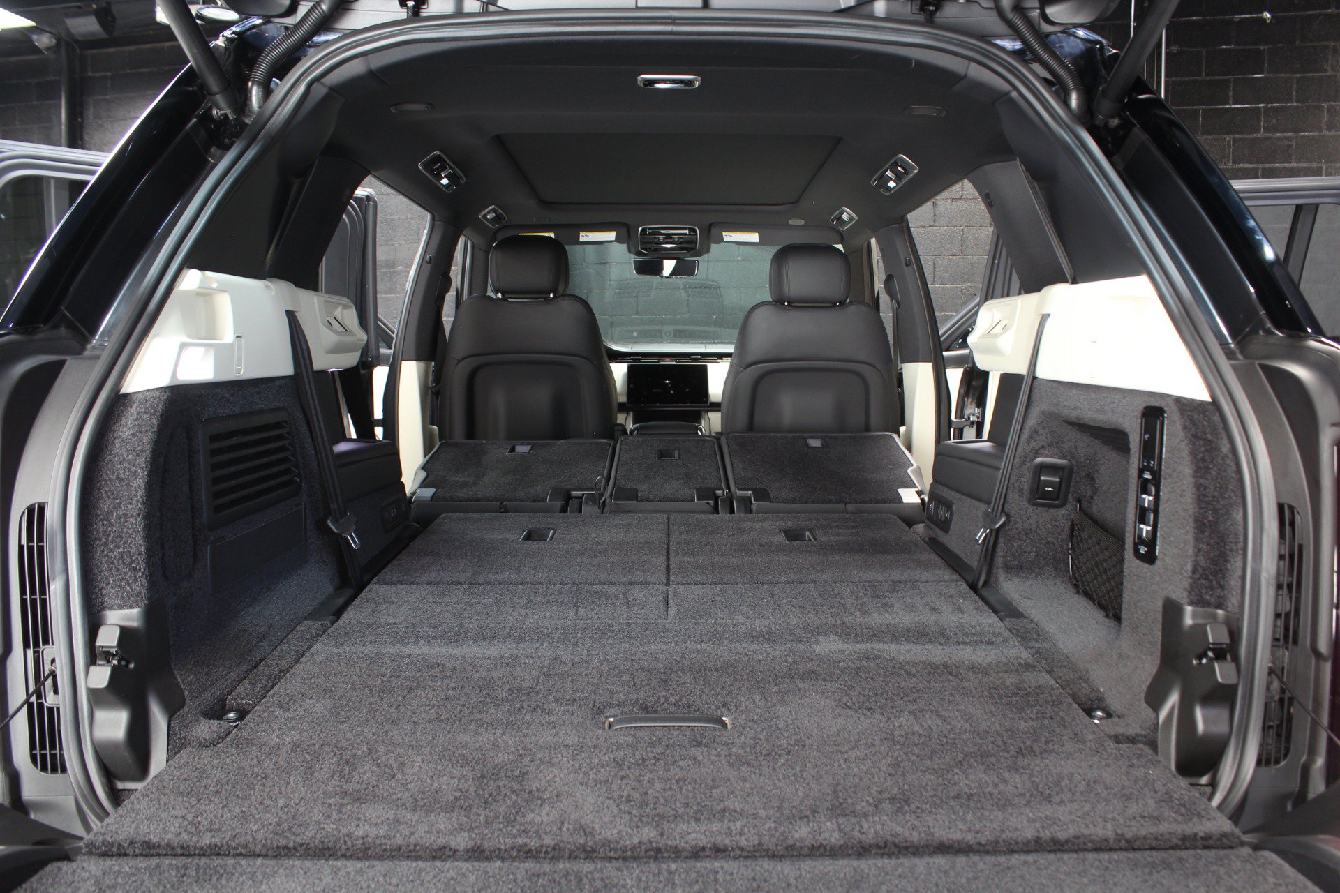 Used 2024 Land Rover Range Rover Long Wheelbase SE AWD/4WD image 91