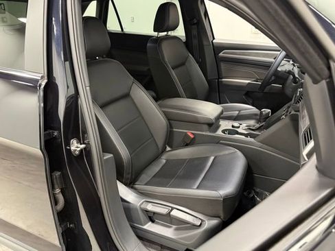 Used 2023 Volkswagen Atlas Cross Sport SE AWD/4WD image 35