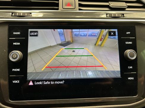 Used 2022 Volkswagen Tiguan SE image 13