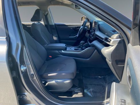 Used 2024 Toyota Highlander LE image 15