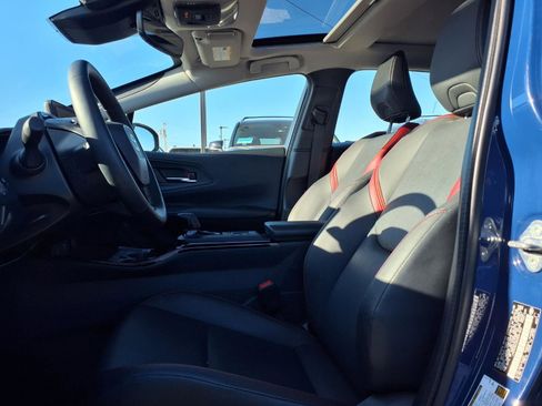 Used 2025 Toyota Prius Plug-In Hybrid image 6