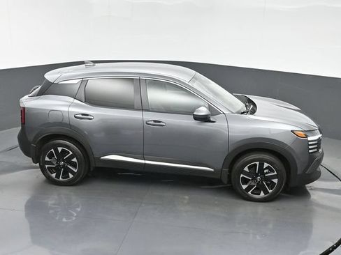 Used 2025 Nissan Kicks SV AWD/4WD image 34