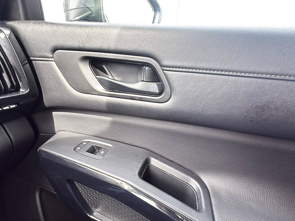 Certified 2025 Nissan Pathfinder SV FWD image 26