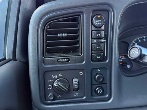 Used 2004 Chevrolet Silverado 2500 LS image 13