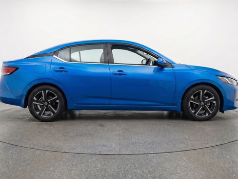 Used 2025 Nissan Sentra SV FWD image 11