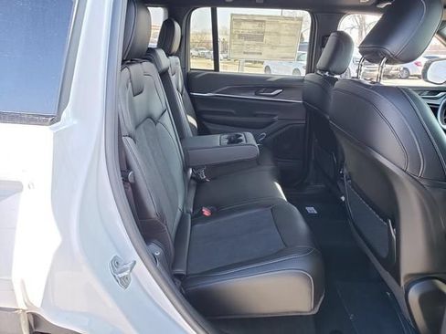 New 2026 Jeep Grand Cherokee Altitude AWD/4WD image 18