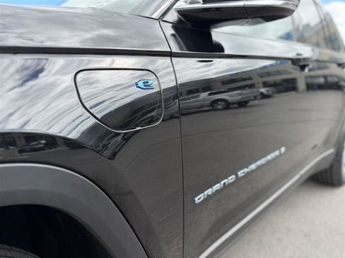 Used 2023 Jeep Grand Cherokee 4WD 4xe image 11