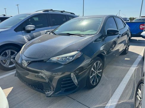 Used 2018 Toyota Corolla SE w/ Carpet Mat Package (TMS) FWD image 2