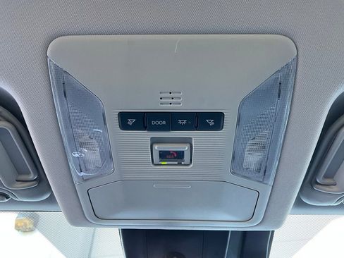 Used 2025 Toyota RAV4 XLE image 17