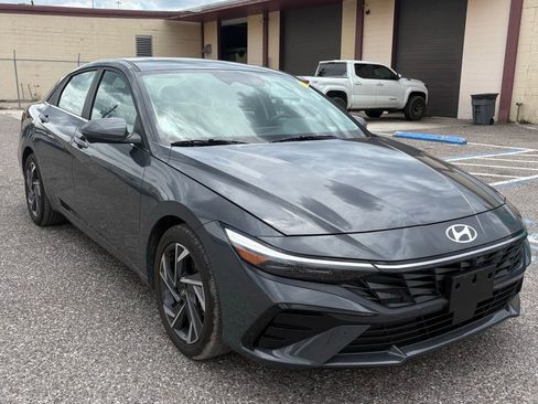 Used 2024 Hyundai Elantra Limited FWD image 1