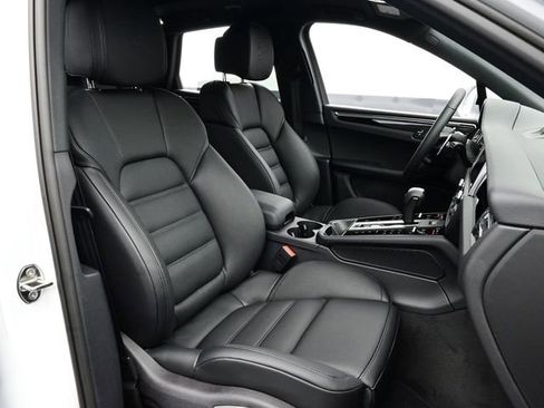 New 2026 Porsche Macan AWD/4WD image 18