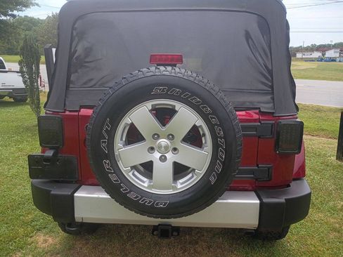Used 2012 Jeep Wrangler Unlimited Sahara w/ Max Tow Pkg AWD/4WD image 8
