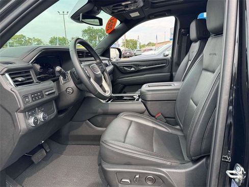 Used 2024 GMC Yukon XL Denali image 12