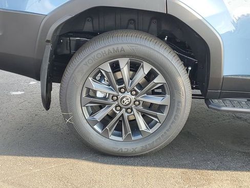 Used 2025 Toyota Land Cruiser image 5