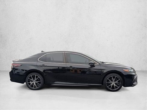 Used 2023 Toyota Camry SE FWD image 4