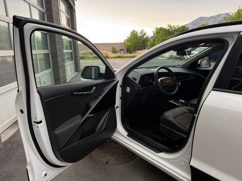 Used 2023 Kia Niro Wind FWD image 13