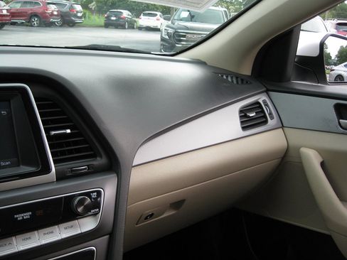 Used 2018 Hyundai Sonata SE FWD image 21
