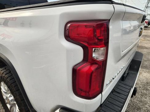 Used 2023 Chevrolet Silverado 2500 High Country w/ Z71 Off-Road Package AWD/4WD image 6