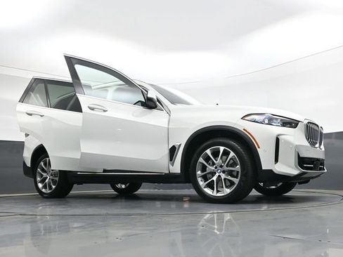 Used 2025 BMW X5 xDrive40i AWD/4WD image 43