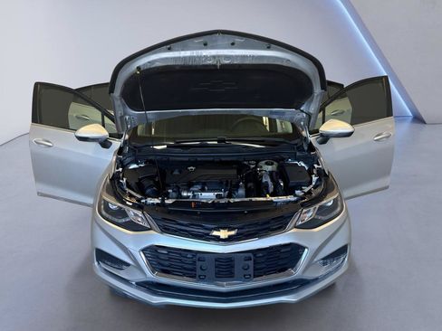 Used 2017 Chevrolet Cruze LT FWD image 10