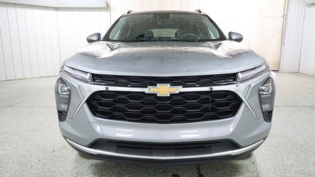 Used 2025 Chevrolet Trax LT FWD image 7
