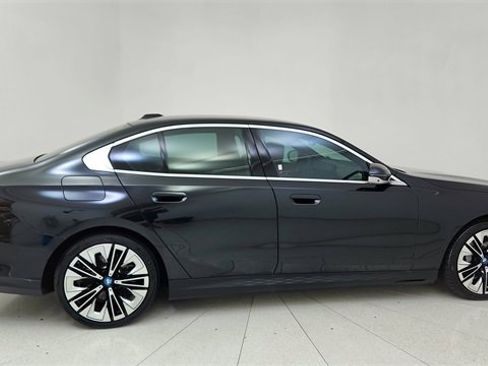 Used 2024 BMW i5 eDrive40i w/ Premium Package image 6