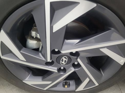 Used 2025 Hyundai Elantra Sport image 31