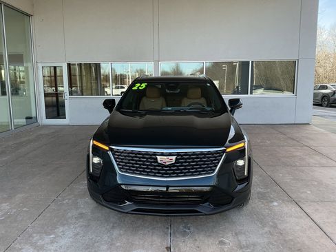 Used 2025 Cadillac XT4 Premium Luxury w/ Technology Package image 2