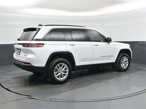 New 2025 Jeep Grand Cherokee Laredo image 4