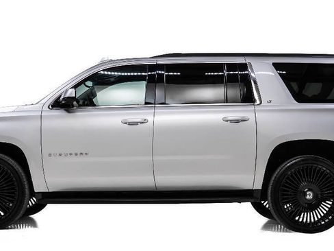 Used 2016 Chevrolet Suburban LT image 6
