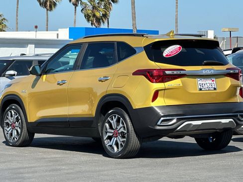 Certified 2022 Kia Seltos SX w/ Sunroof Package AWD/4WD image 9