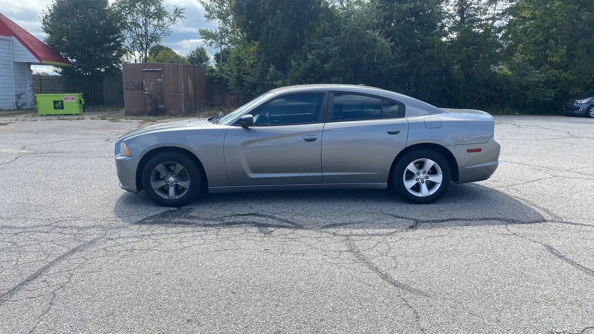 Used 2012 Dodge Charger SE RWD image 2